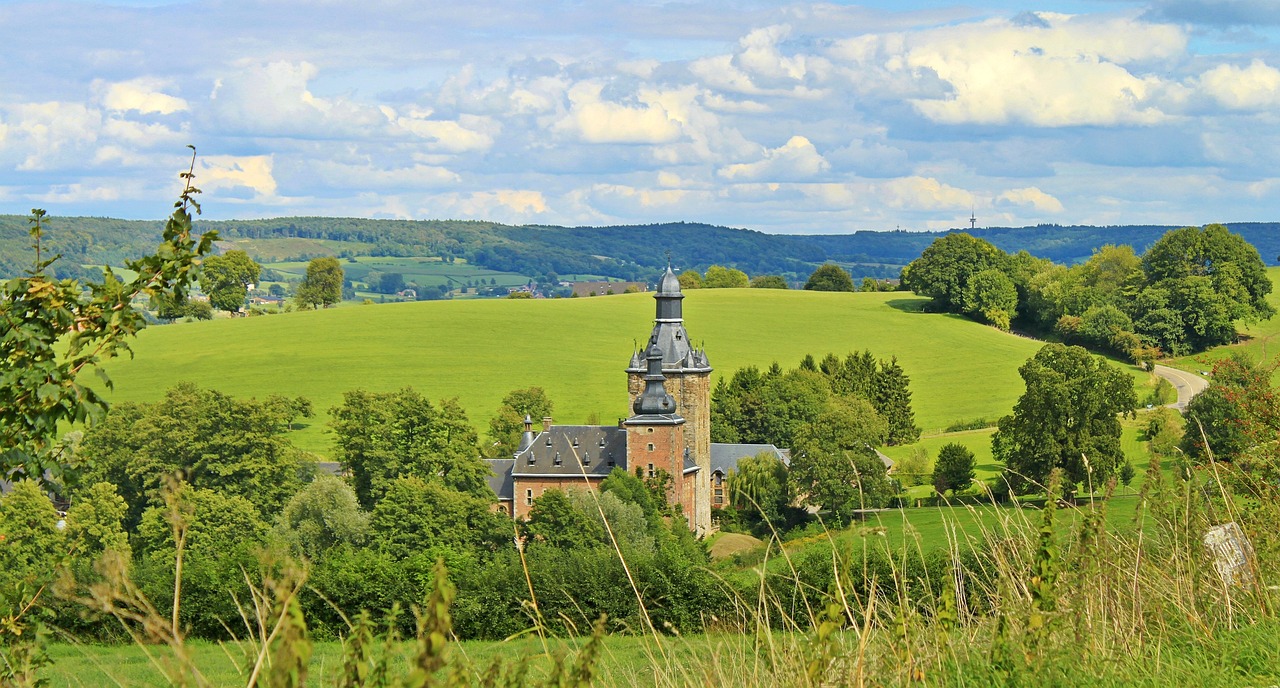 臺風(fēng)天鴿最新信息及動態(tài)分析與影響評估報告