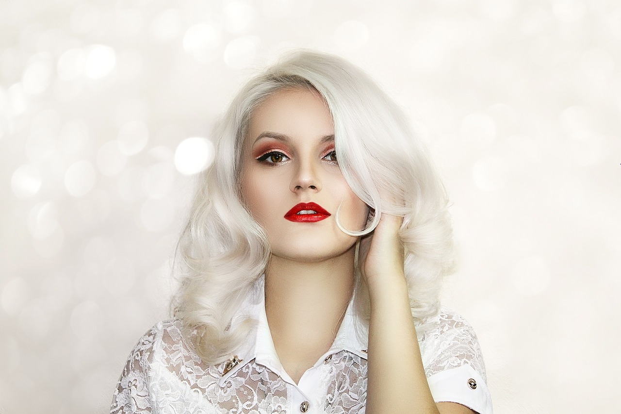 最新女中長(zhǎng)發(fā)燙發(fā)，時(shí)尚魅力的絕佳選擇