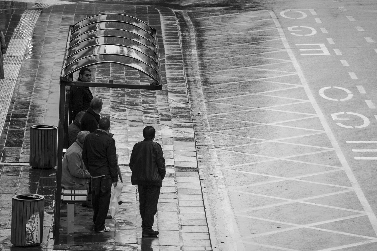 大叔適渴而止，都市溫情救贖的最新章節(jié)