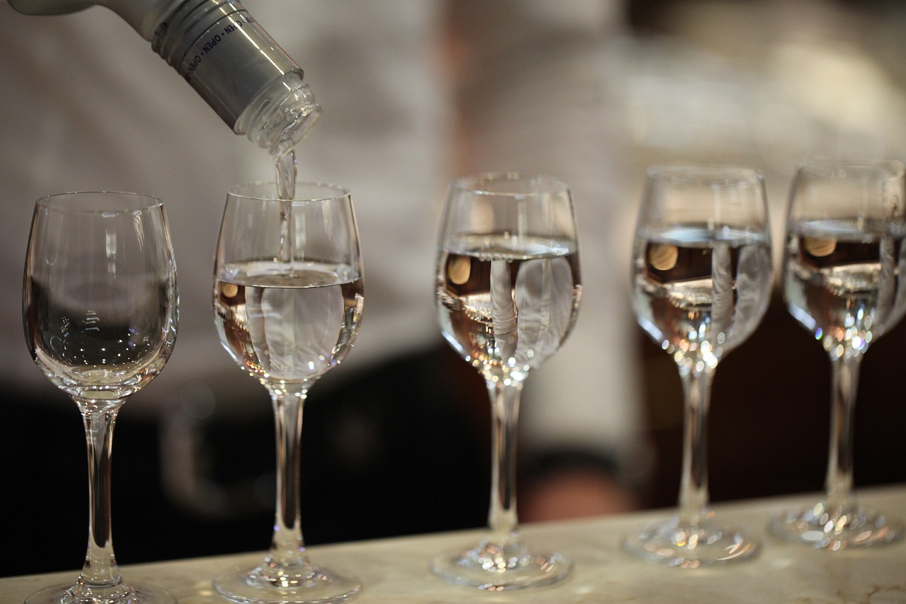 酒精最新價(jià)格動(dòng)態(tài)分析與趨勢(shì)預(yù)測(cè)