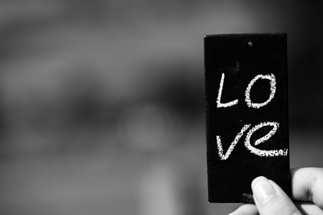 最新傷感喊麥，情感宣泄的旋律與詞句觸動人心