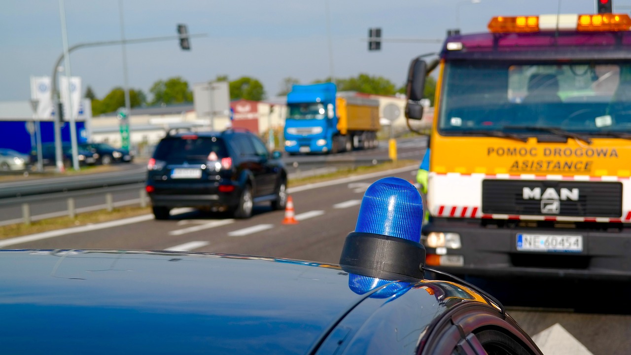 南江最新車禍?zhǔn)录疃冉馕雠c報(bào)道