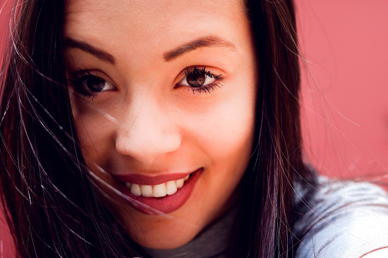 最新長發(fā)女時尚潮流視頻，美麗展現(xiàn)的魅力風采