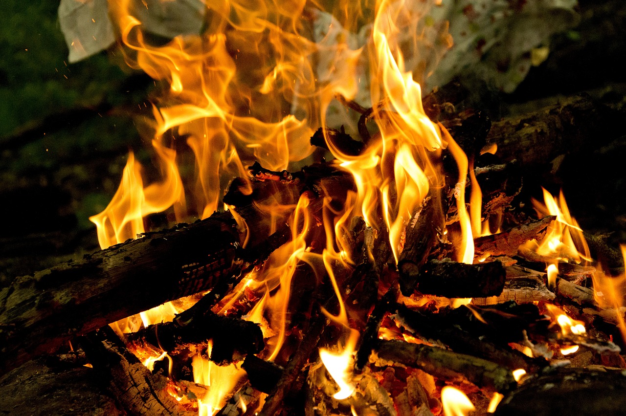 最新愛國詩歌，燃燒的情感，不滅的火焰