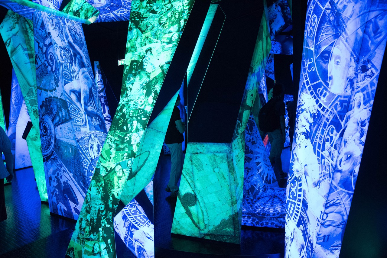 世界最新時(shí)裝，潮流引領(lǐng)，個(gè)性展現(xiàn)的舞臺(tái)