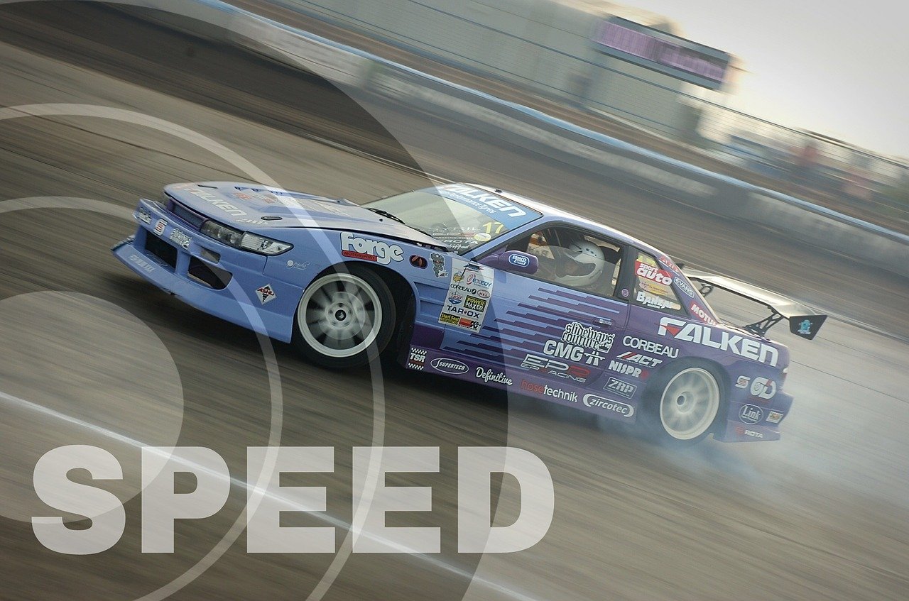 日產(chǎn)最新超跑，速度與力量的極致融合亮相街頭！